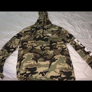 Men’s Camo Levi Long sleeve hooded shirt Size XL